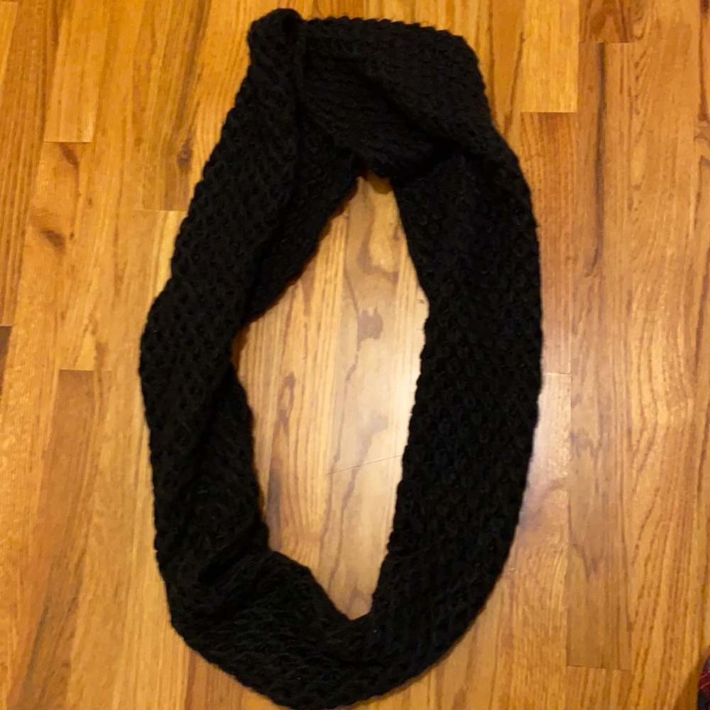 Old Navy black crochet infinity scarf